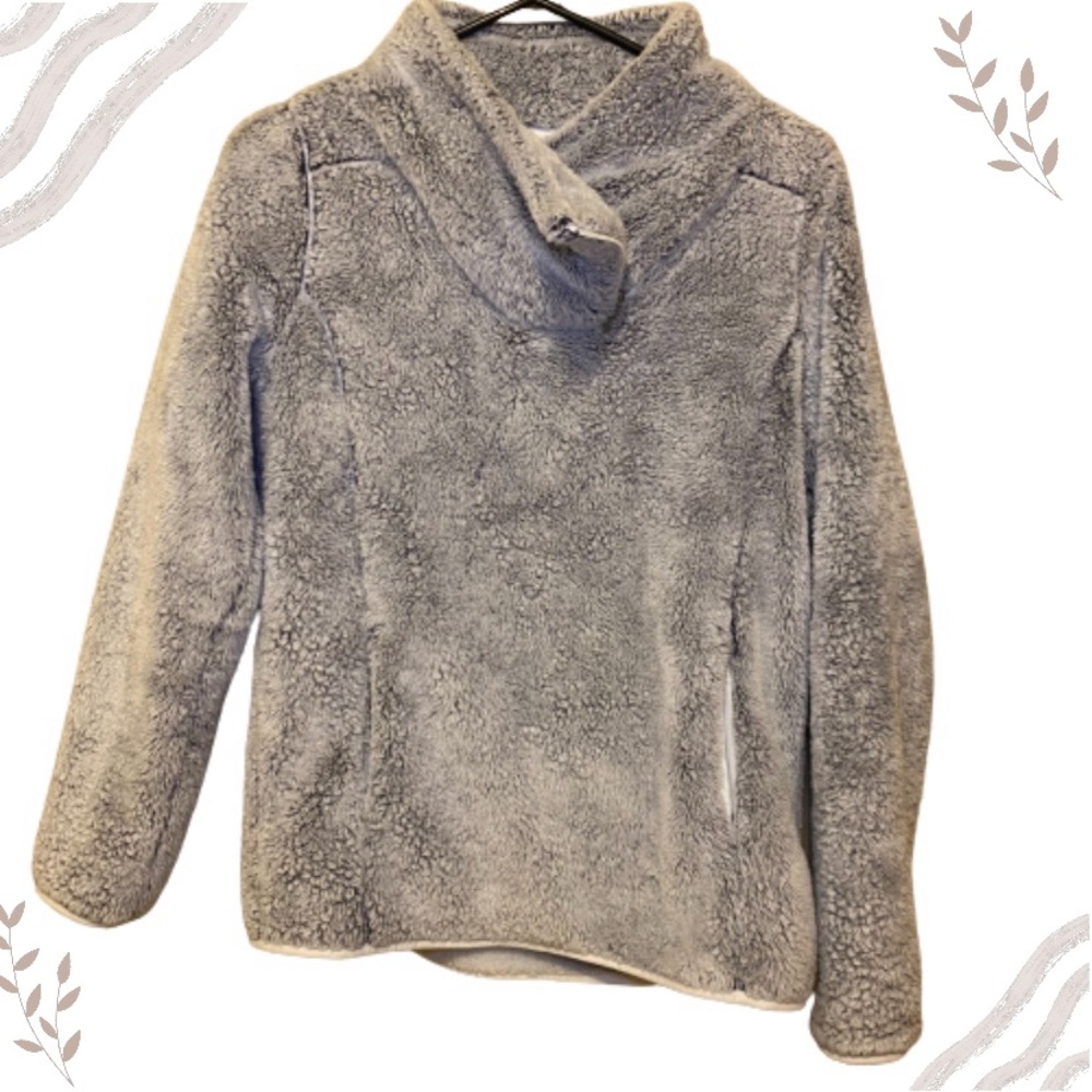 St. John’s Bay Fuzzy Pullover Gray Small